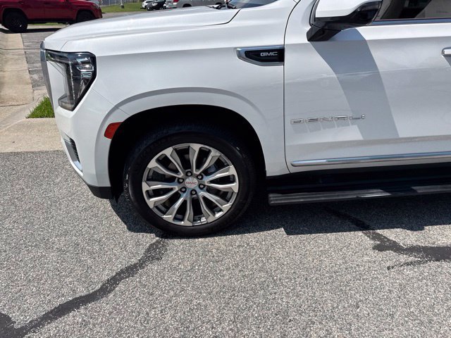 Used 2021 GMC Yukon XL Denali w/ Denali Premium Package AWD/4WD image 4