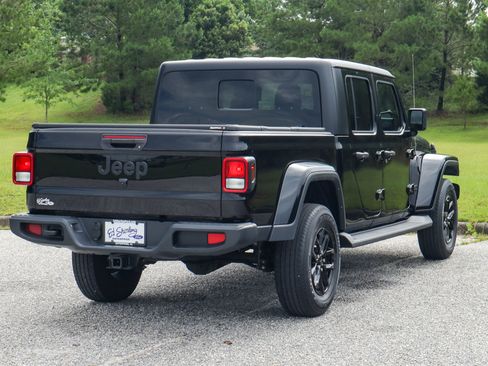 Used 2023 Jeep Gladiator Sport AWD/4WD image 6