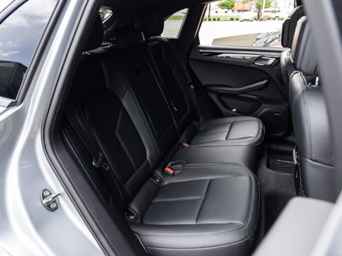 Certified 2026 Porsche Macan AWD/4WD image 41