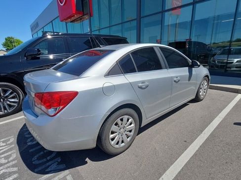 Used 2011 Chevrolet Cruze LS image 6