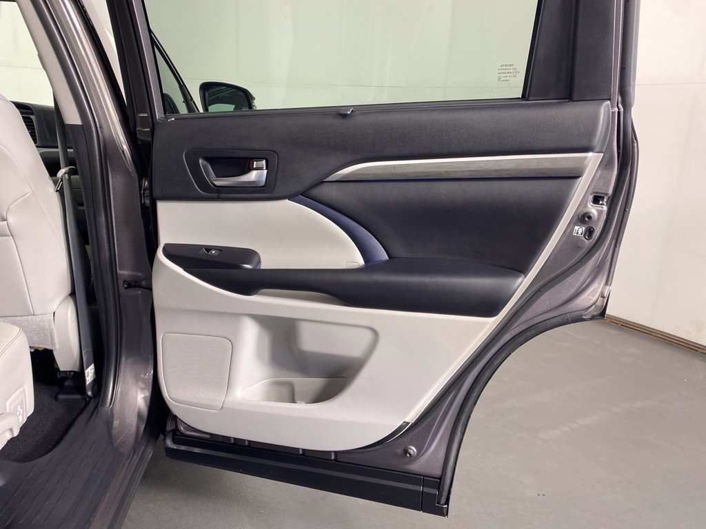 Used 2019 Toyota Highlander Limited Platinum AWD/4WD image 29