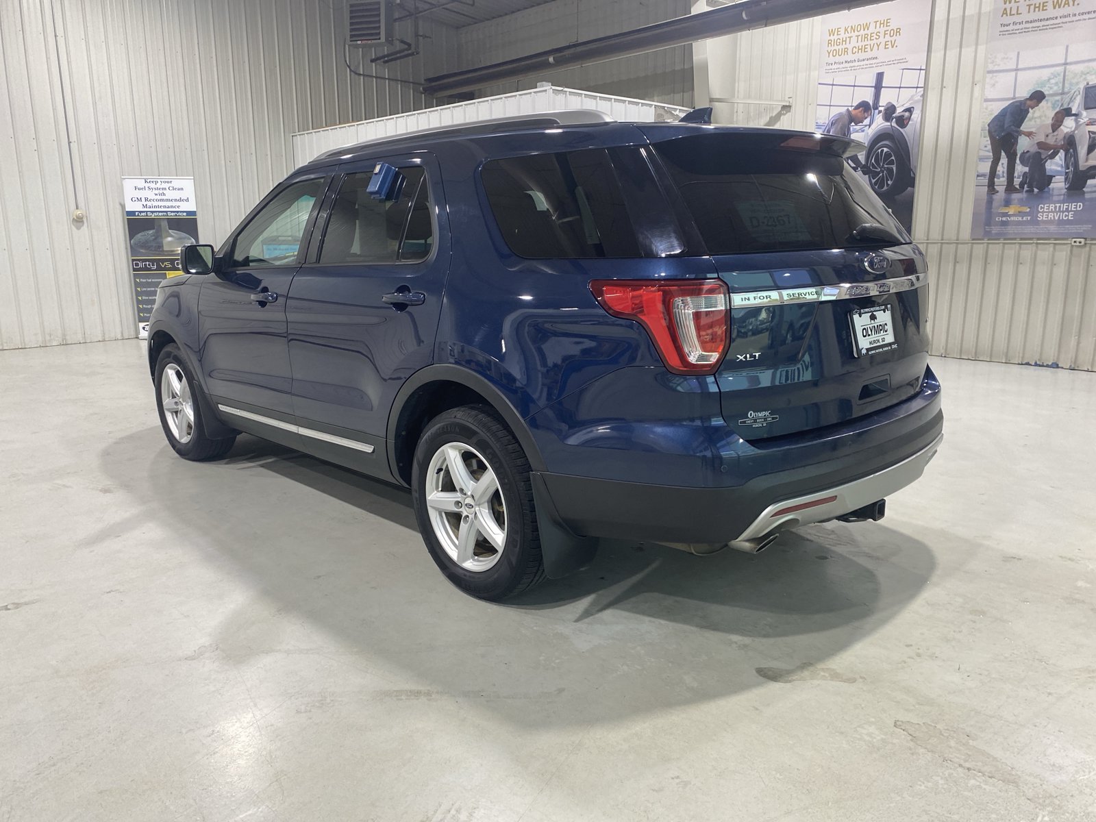 Used 2016 Ford Explorer XLT w/ Equipment Group 201A AWD/4WD image 6