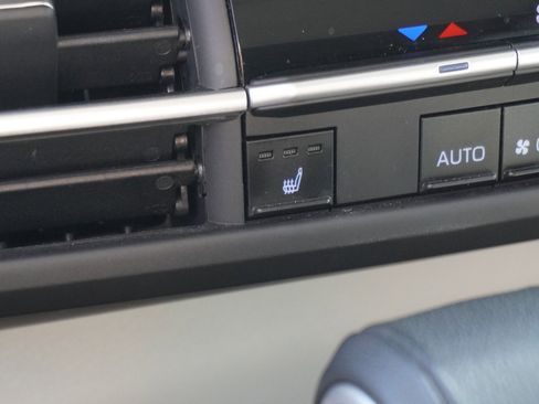 Used 2023 Toyota Sienna XLE image 29