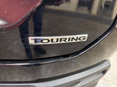 Used 2024 Honda Pilot Touring image 13