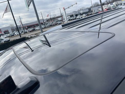 Used 2019 Cadillac Escalade ESV Luxury w/ LPO, Escalade Noir Package image 13