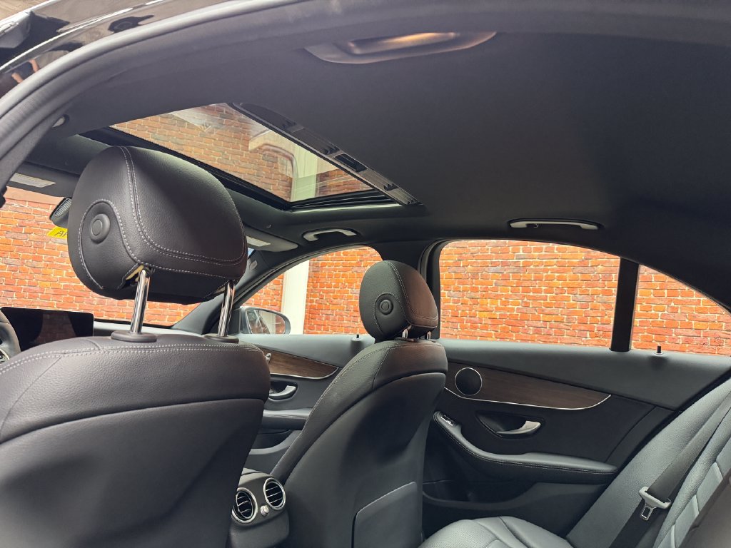 Used 2021 Mercedes-Benz C 300 4MATIC Sedan image 3