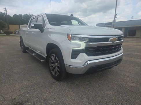 Used 2022 Chevrolet Silverado 1500 LT AWD/4WD image 1