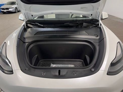 Used 2024 Tesla Model Y Long Range image 9