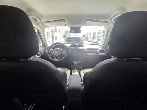 Used 2017 Jeep Renegade Latitude image 16