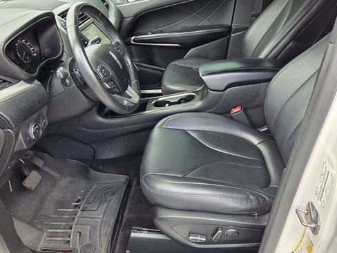 Used 2017 Lincoln MKC Premiere FWD image 4