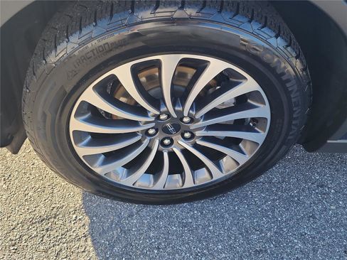 Used 2020 Lincoln Aviator Reserve w/ Equipment Group 201A image 9