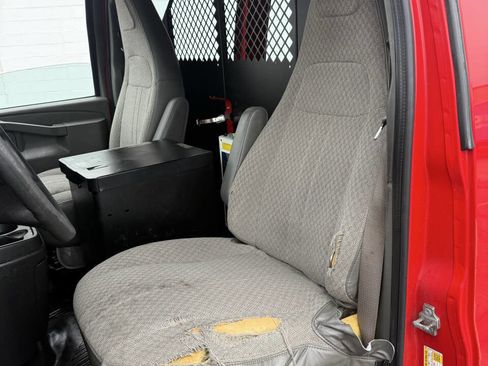 Used 2016 Chevrolet Express 2500 image 12