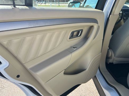 Used 2013 Ford Taurus SEL image 11