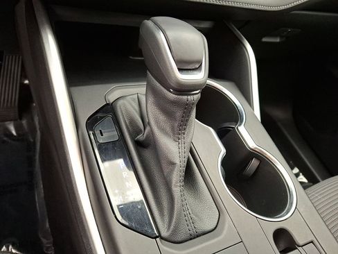 Used 2022 Toyota Highlander LE AWD/4WD image 12