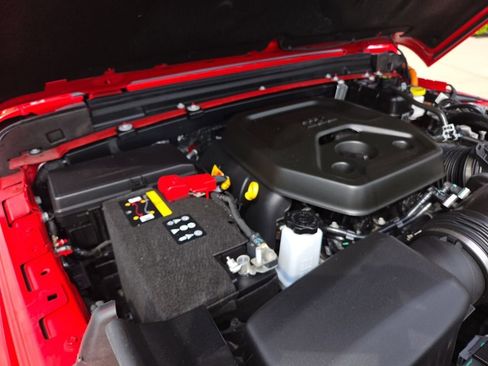 Used 2025 Jeep Wrangler Unlimited Sahara image 26