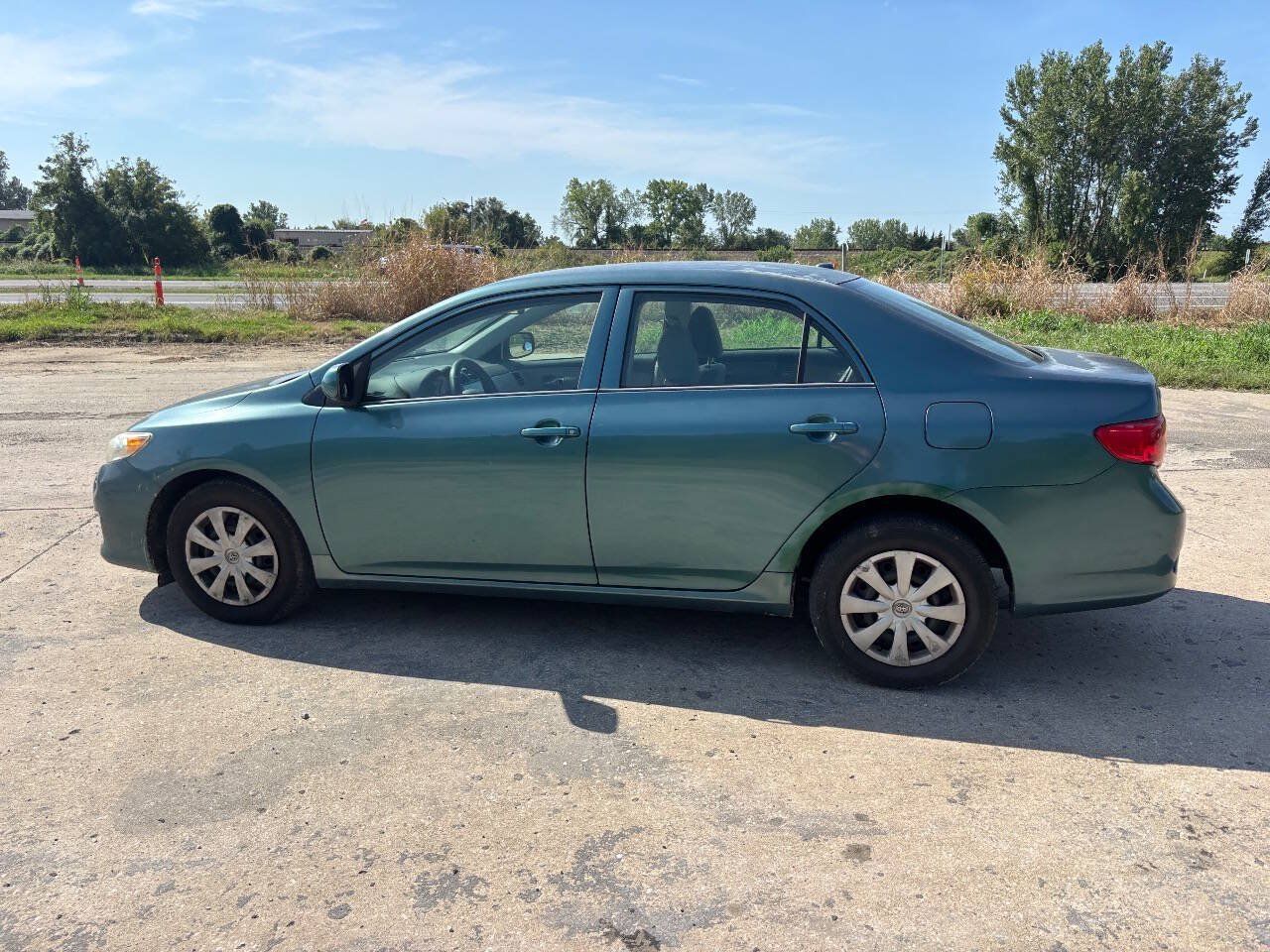Used 2009 Toyota Corolla FWD image 11