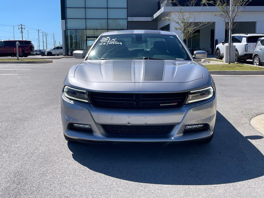 Used 2017 Dodge Charger SXT AWD/4WD image 2