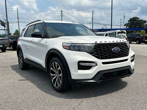 Certified 2023 Ford Explorer ST-Line w/ Class IV Trailer Tow Package RWD image 2