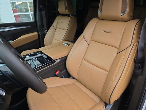 Certified 2025 Cadillac Escalade ESV Premium Luxury w/ Touring Package image 15