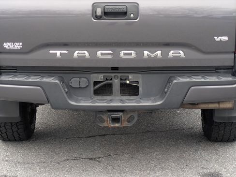 Used 2019 Toyota Tacoma TRD Sport image 23