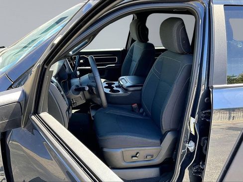 Certified 2025 RAM 2500 Big Horn AWD/4WD image 3