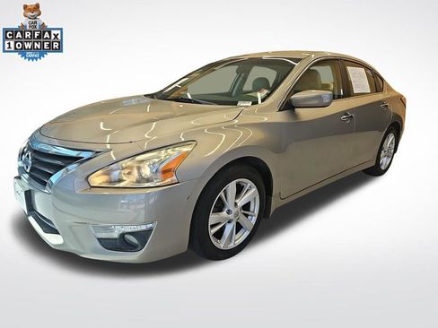Used 2015 Nissan Altima 2.5 SV image 1