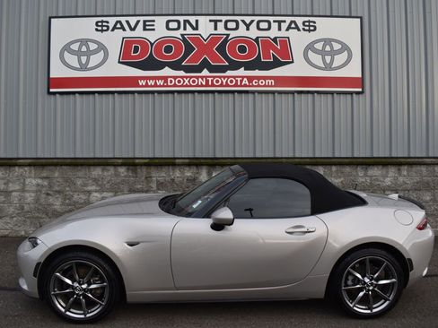 Used 2023 MAZDA MX-5 Miata Grand Touring image 2