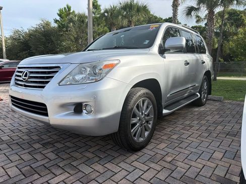 Used 2011 Lexus LX 570 4WD w/ Luxury Pkg image 5