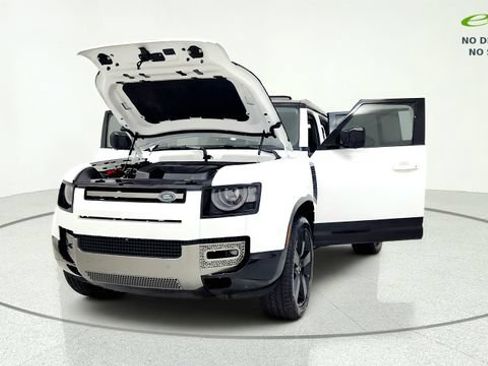 Used 2024 Land Rover Defender 130 X-Dynamic SE AWD/4WD image 13