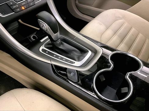Used 2016 Ford Fusion SE image 16