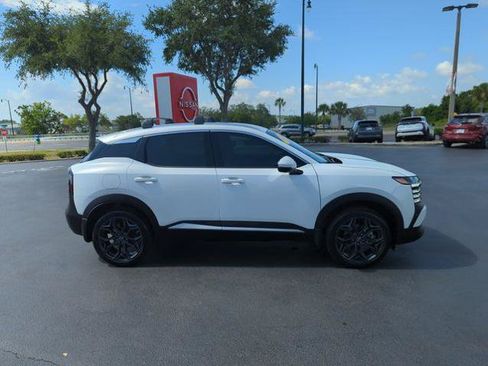 Certified 2025 Nissan Kicks SR FWD image 3