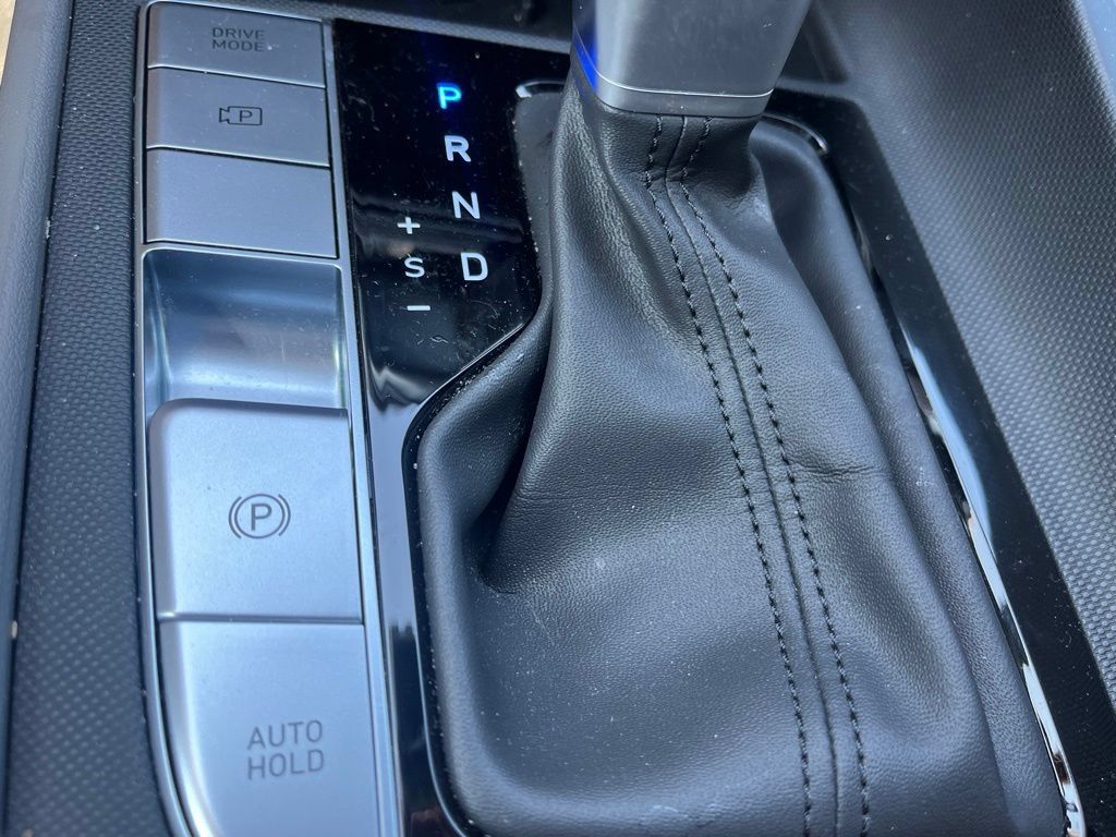 Used 2025 Hyundai Elantra SEL FWD image 19