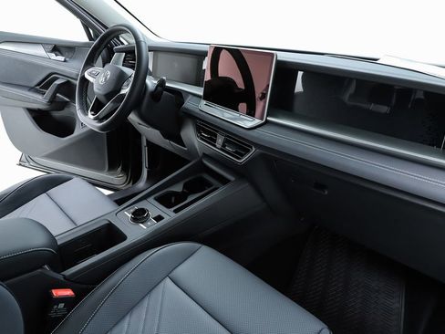 New 2026 Volkswagen Tiguan SE image 32