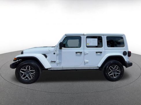 Used 2025 Jeep Wrangler Sahara AWD/4WD image 9