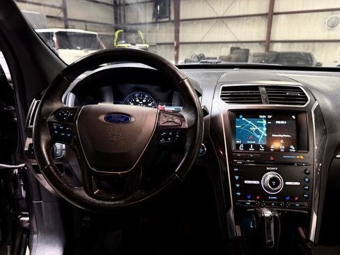 Used 2018 Ford Explorer Limited AWD/4WD image 30