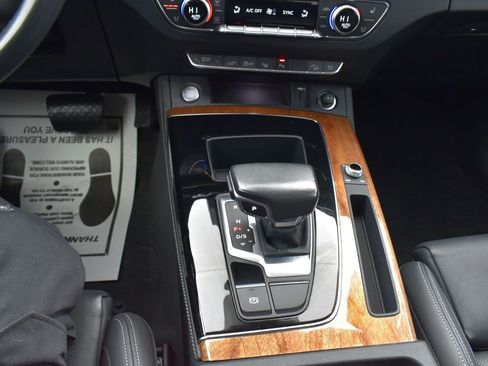 Used 2022 Audi Q5 e Prestige w/ Prestige Package image 16