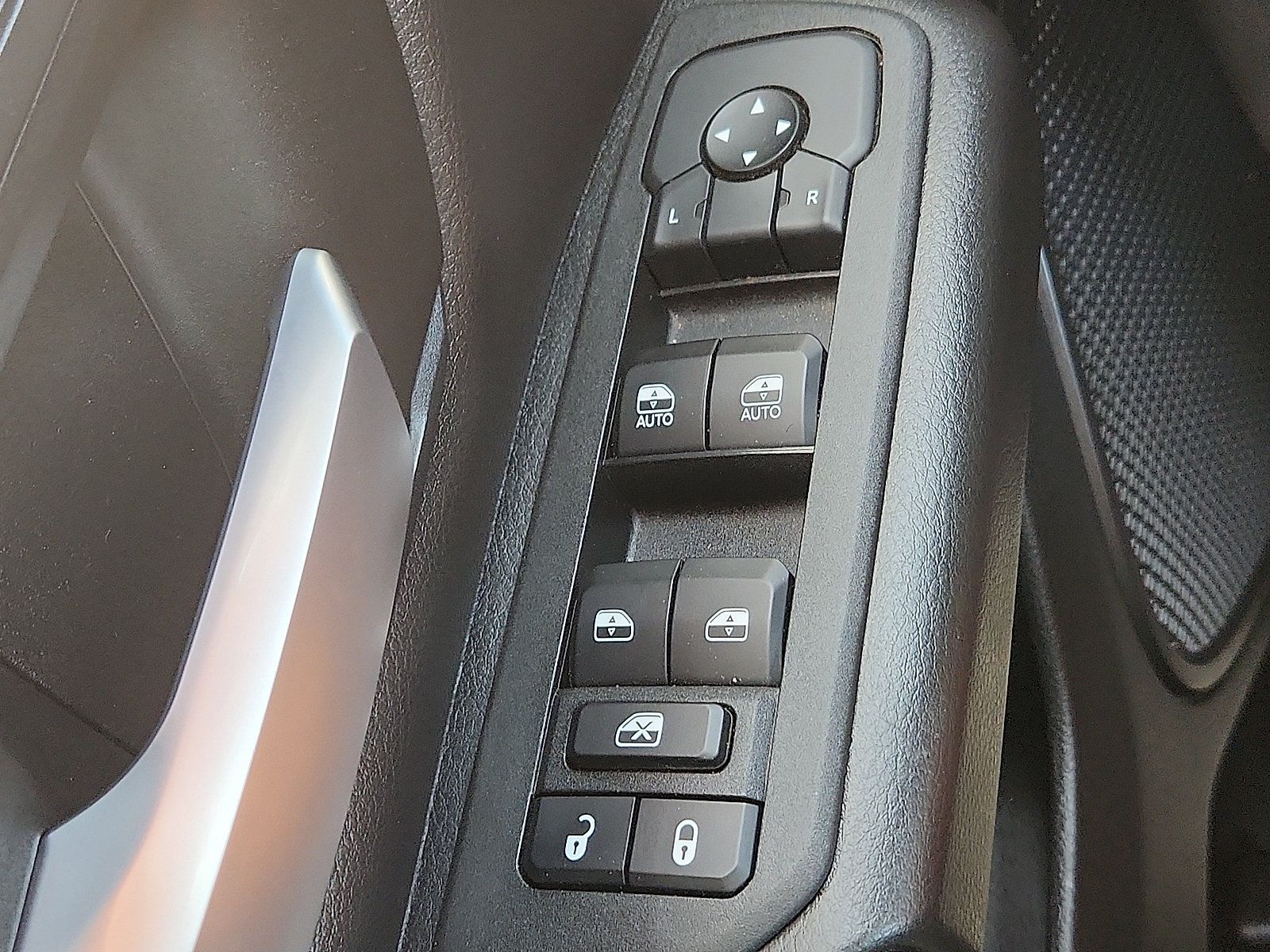 Used 2025 RAM 1500 Warlock AWD/4WD image 17