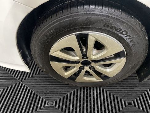 Used 2018 Toyota Prius Two image 34