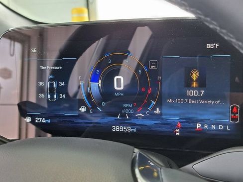 Used 2025 Chevrolet Equinox LT FWD image 9