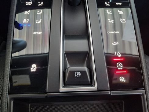 Used 2024 Porsche Macan w/ Premium Plus Package image 47