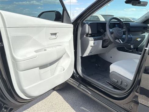 Certified 2025 Hyundai Kona SEL image 10
