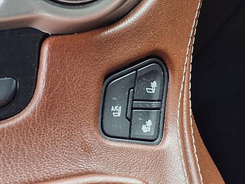 Used 2016 Chevrolet Suburban LTZ AWD/4WD image 18