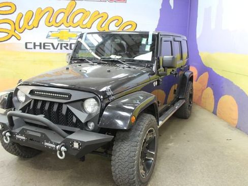 Used 2014 Jeep Wrangler Unlimited Sahara w/ Dual Top Group AWD/4WD image 4