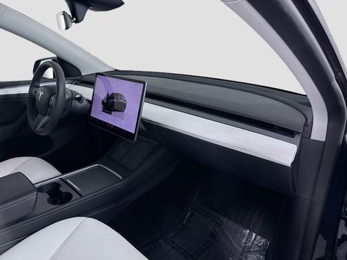 Used 2024 Tesla Model Y Long Range image 29
