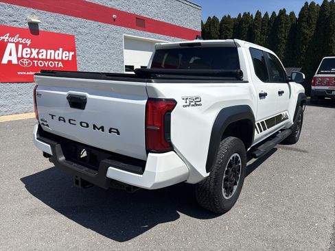Certified 2024 Toyota Tacoma TRD Off-Road AWD/4WD image 3