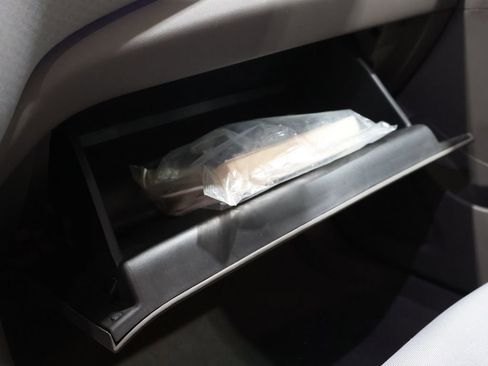 Used 2017 Chevrolet Malibu LT image 30