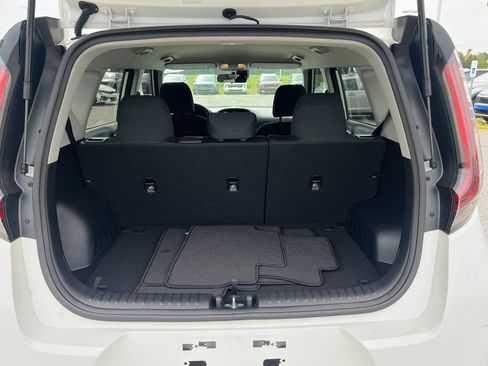 Used 2023 Kia Soul LX image 5