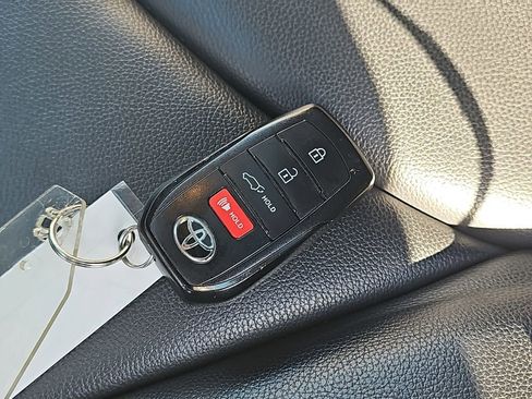 Used 2024 Toyota Highlander Limited AWD/4WD image 41