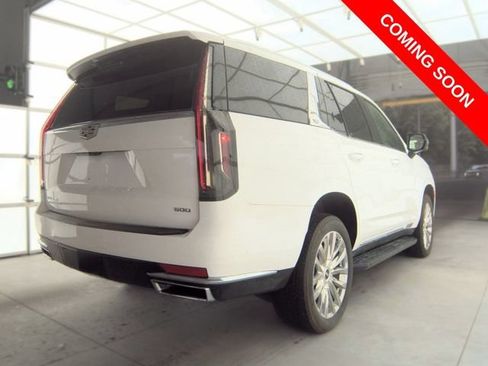 Used 2023 Cadillac Escalade Premium Luxury AWD/4WD image 2