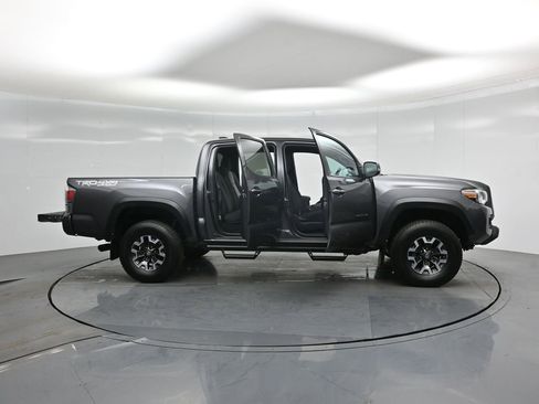 Used 2020 Toyota Tacoma TRD Off-Road w/ Technology Package image 4